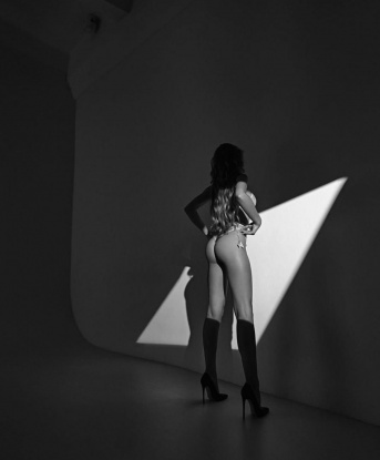 Жгучая брюнетка с аппетитной фигурой и чувственными губами ждет тебя для горячих встреч. Позволь мне погасить твои страсти и желания! 11516, 26 лет